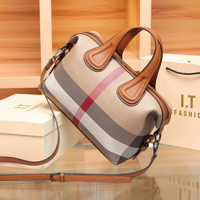حقيبة يد نسائية من الجلد الفاخ - مراجعة Women Bags Popular Brands وسعره