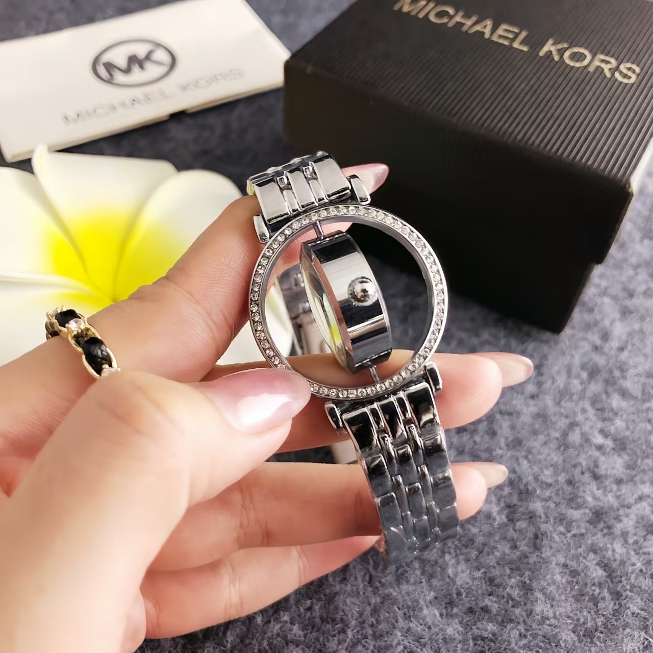 حقيبة ساعة نسائية مرصعة بالألم - مراجعة Women Bags Mk وسعره
