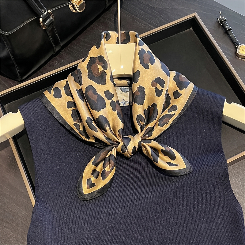 وشاح مربع من الحرير 100% بنقشة - مراجعة Women Bags Daily Use وسعره