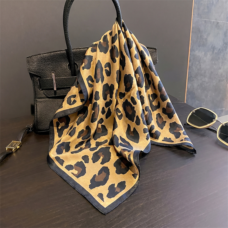 وشاح مربع من الحرير 100% بنقشة - مراجعة Women Bags Daily Use وسعره
